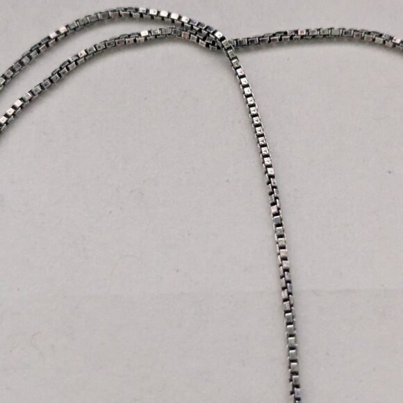 925 Sterling Silver Prayer Box Pendant Necklace - Picture 4 of 6